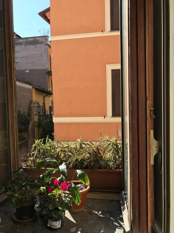 Room For Rent In Rome Trastevere Exterior photo