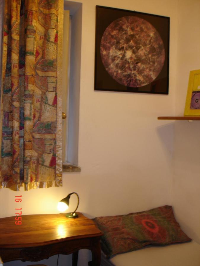 Room For Rent In Rome Trastevere Exterior photo